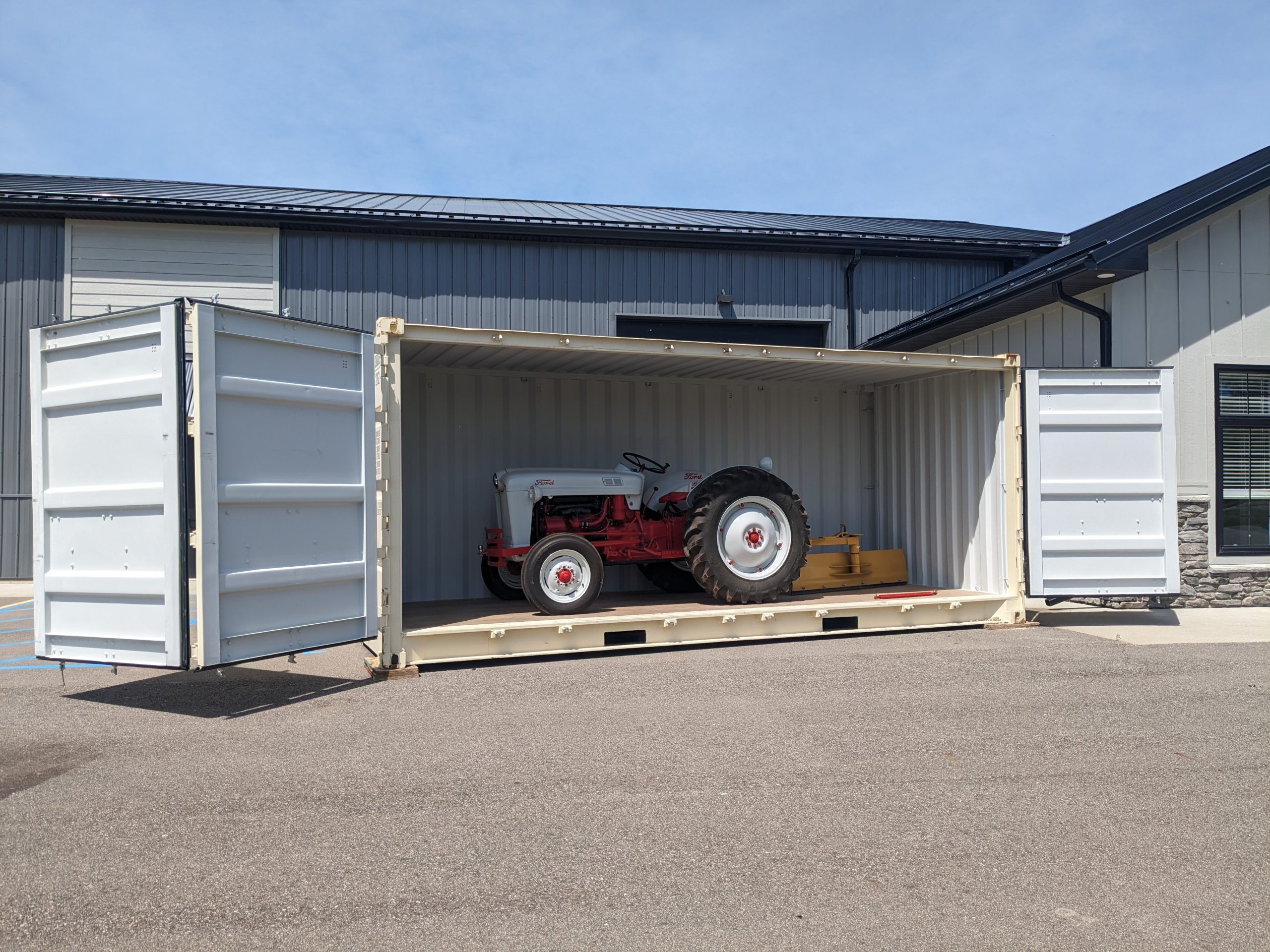 40-ft storage container rentals in Michigan | Call (517) 331-9399